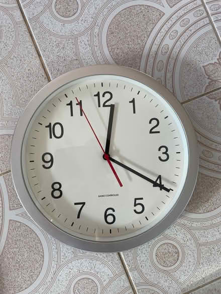 Photo of free Radio controlled clock (Lightpill GL5) #1