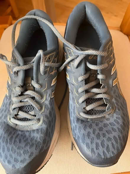 Photo of free ASICS gel cumulus trainers (Oxford, OX4 7) #1