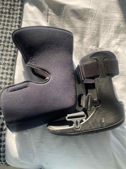 Photo of free NHS Ankle support boot for fractures etc (Berkhamsted HP4) #1