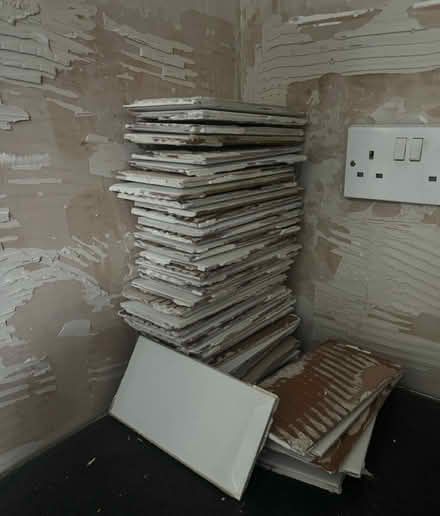 Photo of free White tiles (Marlow SL7) #2