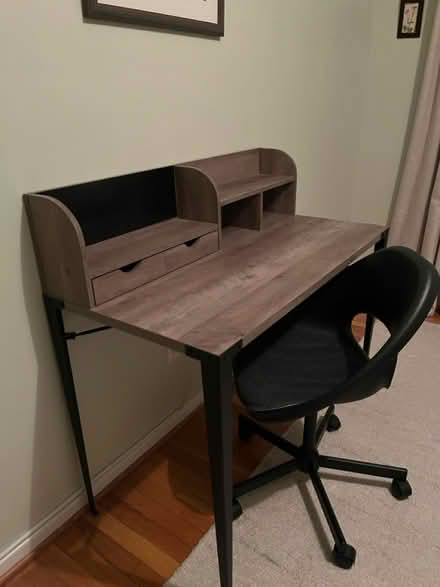 Photo of free Desk and chair (Mantua) #1