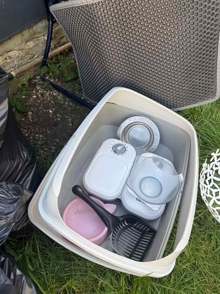Photo of free Mixed kitty stuff (West hill Dartford) #1