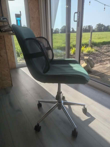Photo of free Green plush office swivel chair (Woodyates SP5) #2