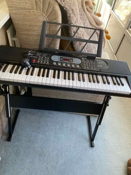 Photo of free Electronic keyboard (Belper DE56) #2