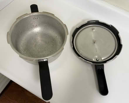 Photo of free 5.0 L aluminum pressure cooker (1075 Valencia Avenue) #3
