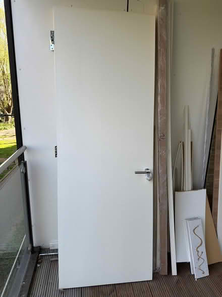 Photo of free White wooden door (Earlsfield SW18) #1