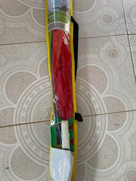 Photo of free Small stunt kite and trapezium(?) kite (Lightpill GL5) #3