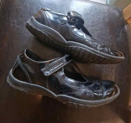Photo of free Girls Geox patent school shoes size 2.5 (St Albans AL4) #1