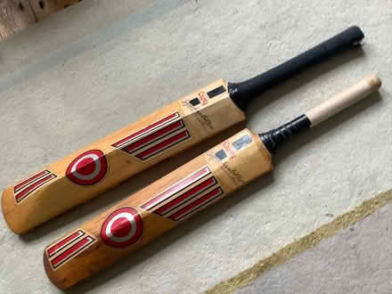 Photo of free Cricket bats and junior stumps set (Southville BS3) #3