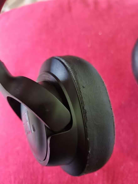Photo of free Jbl Bluetooth over head phones (SE20) #4