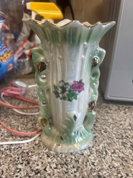 Photo of free Little vase (Stonehouse GL10) #1