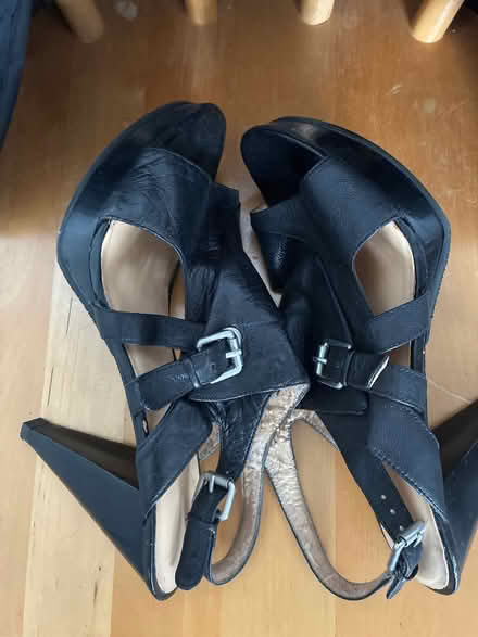 Photo of free Women’s flat form sandals (Rayner's Lane HA2) #1