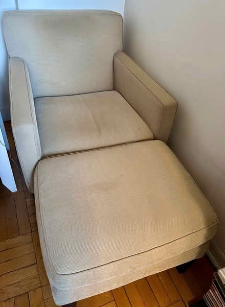 Photo of free set from car-free home (Broadway at 151st) #1