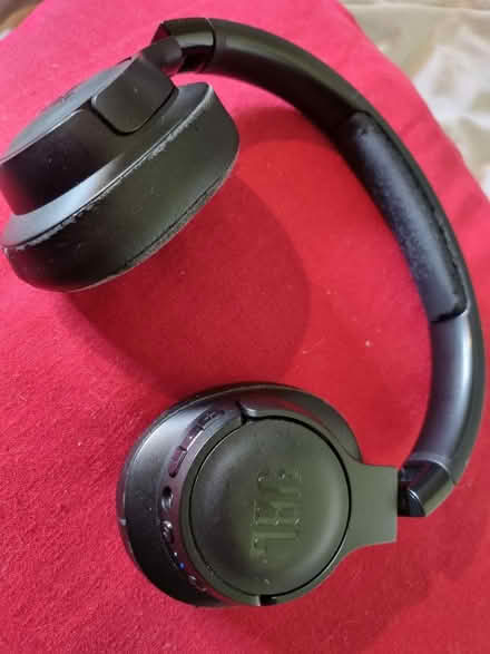 Photo of free Jbl Bluetooth over head phones (SE20) #2