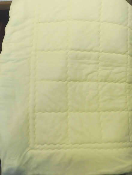 Photo of free Singlebed quilt (Glasgow G43) #1
