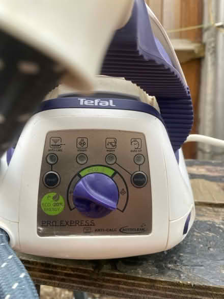 Photo of free Steam iron (Sutton SM1) #4