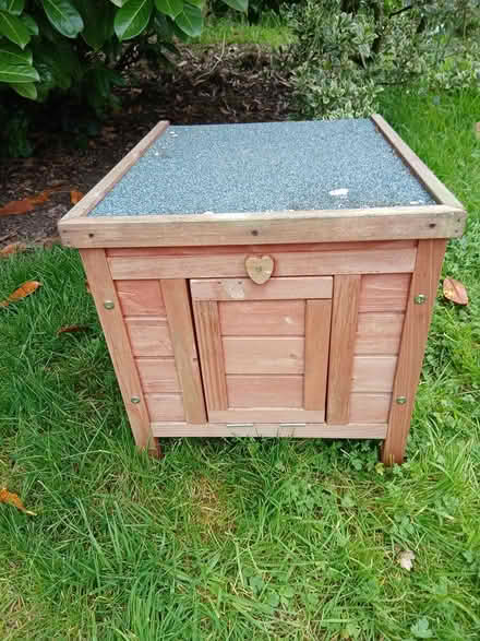 Photo of free Wooden hen or other small pet house (East bergholt CO7) #1