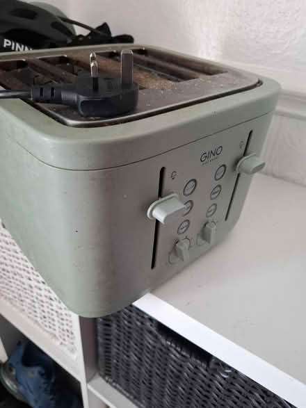 Photo of free 4 slice toaster (ME20) #1