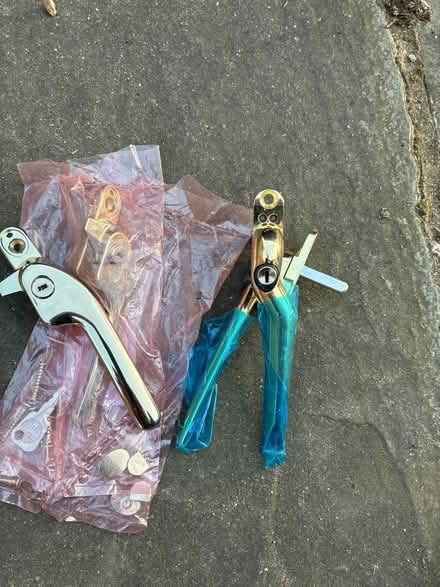 Photo of free UPVC window handles (SS15) #1