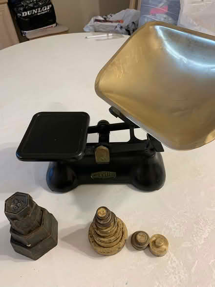 Photo of free Old scales with weights (Nast Hyde Farm AL10) #1