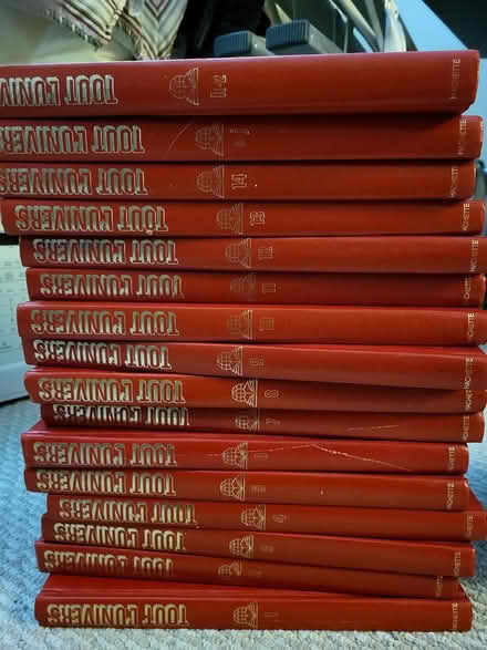 Photo of free Books, bedding, clocks, bowls (east ottawa) #1