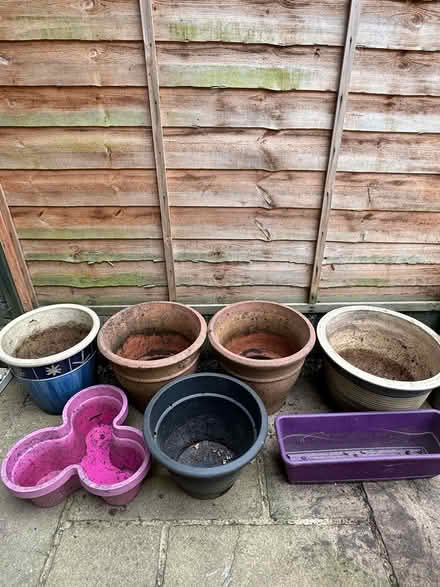Photo of free 4 big, 1 medium and 2 smaller pots (Brent NW2) #2