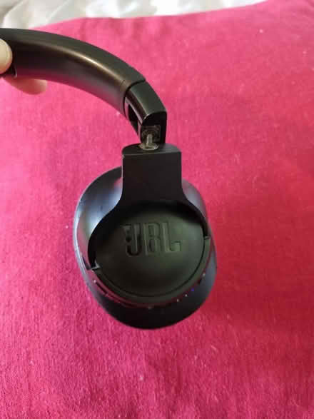 Photo of free Jbl Bluetooth over head phones (SE20) #3