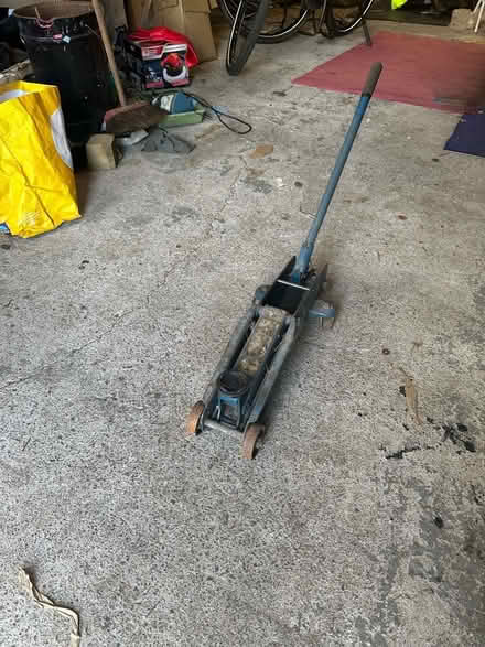 Photo of free Small trolley jack (Patchway BS34) #1