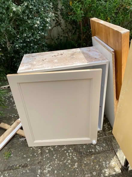 Photo of free Shaker kitchen cupboards 800 and 600 (Golden Triangle NR2) #4
