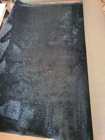 Photo of free Large dark blue, deep pile rug (Ickleford. Sg5) #3
