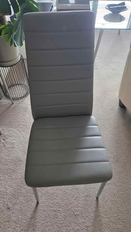 Photo of free Glass Dining Room Table (Horley RH6) #2