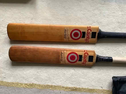 Photo of free Cricket bats and junior stumps set (Southville BS3) #1