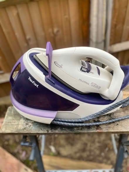 Photo of free Steam iron (Sutton SM1) #2