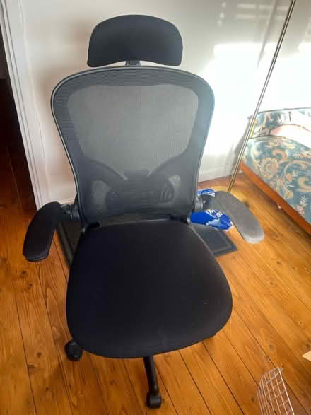 Photo of free Poorly assembled computer chair (New Cross SE14) #3