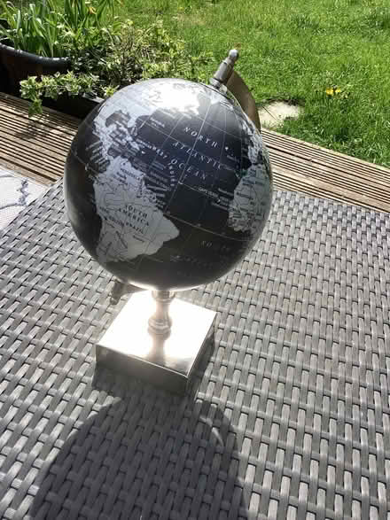 Photo of free Table globe (Bedfont TW14) #2