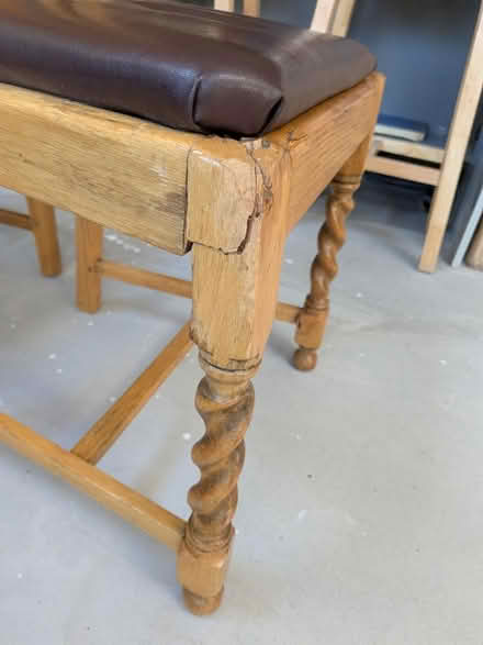 Photo of free Extendable dining table + 5 Chairs (Lindfield) #4