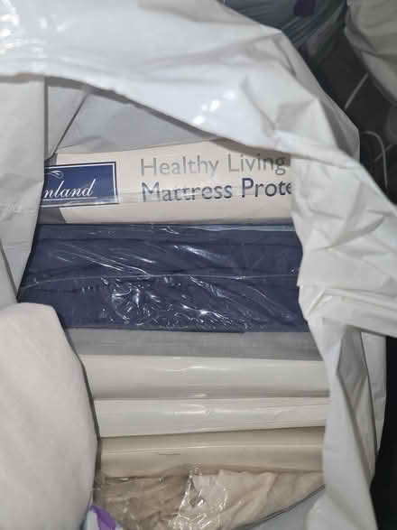 Photo of free Single bed sheets, mattress cover (Dalston E8) #1