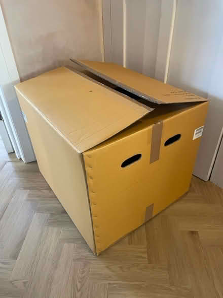 Photo of free Large cardboard box x1 (Dore, S17) #1