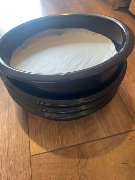 Photo of free round enamel baking 'tins' (Cogges OX28) #1