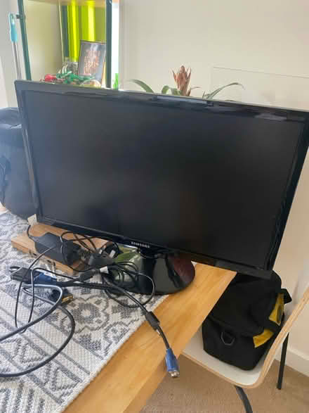 Photo of free Working Monitor (scratched) (GL1) #4