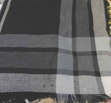 Photo of free Square scarf/shawl (Glasgow G43) #1