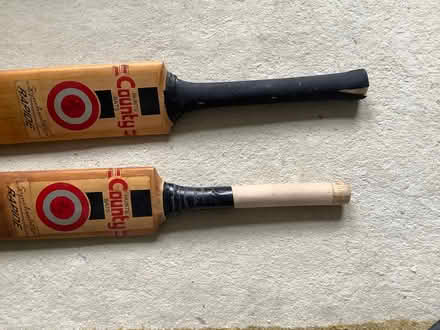 Photo of free Cricket bats and junior stumps set (Southville BS3) #2