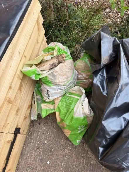 Photo of free 5 bags of rubble (Abingdon OX14 2DQ) #1