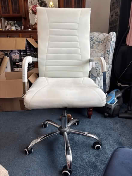 Photo of free White desk chair (Seal TN15) #2