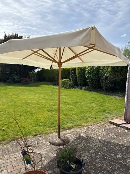 Photo of free parasol (Thames Ditton KT7) #2