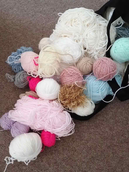Photo of free Tote bag of wool oddments (Cheshunt EN8) #1