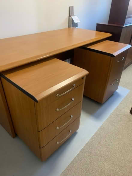 Photo of free Proper Office Desk (DA9) #2