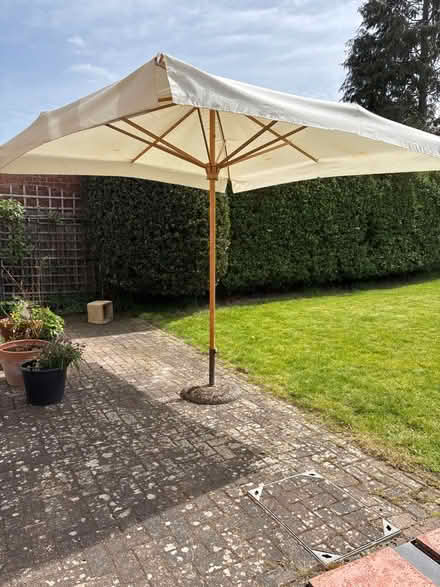 Photo of free parasol (Thames Ditton KT7) #1