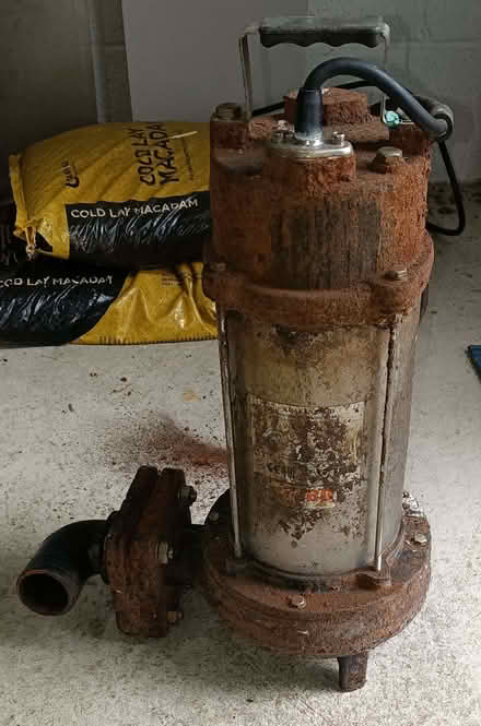 Photo of free 3-phase submersible pump (Southport PR9) #1