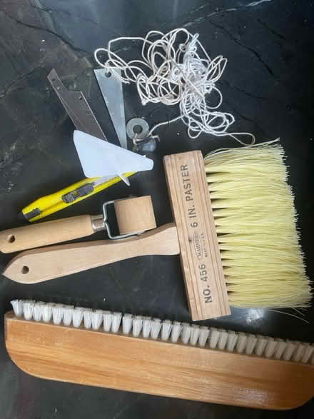 Photo of free Tools for hanging wallpaper (UVillage area) #1